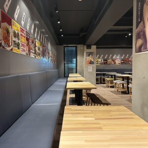 横浜店の店内風景