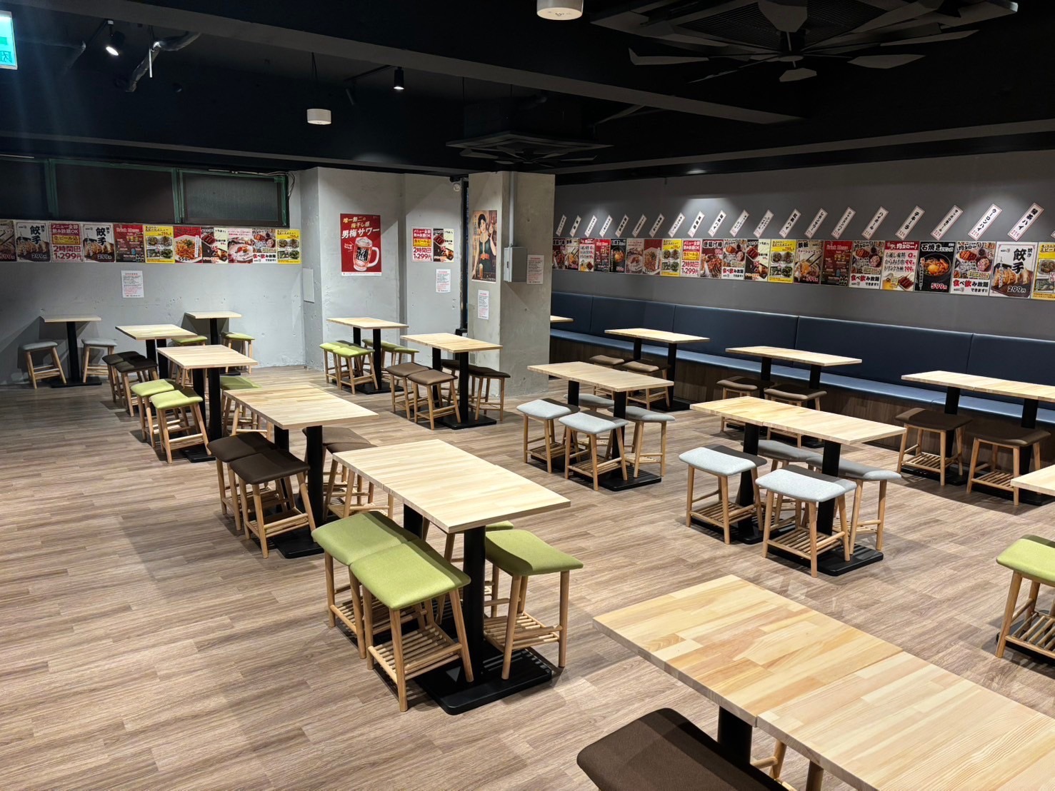 横浜店の店内風景