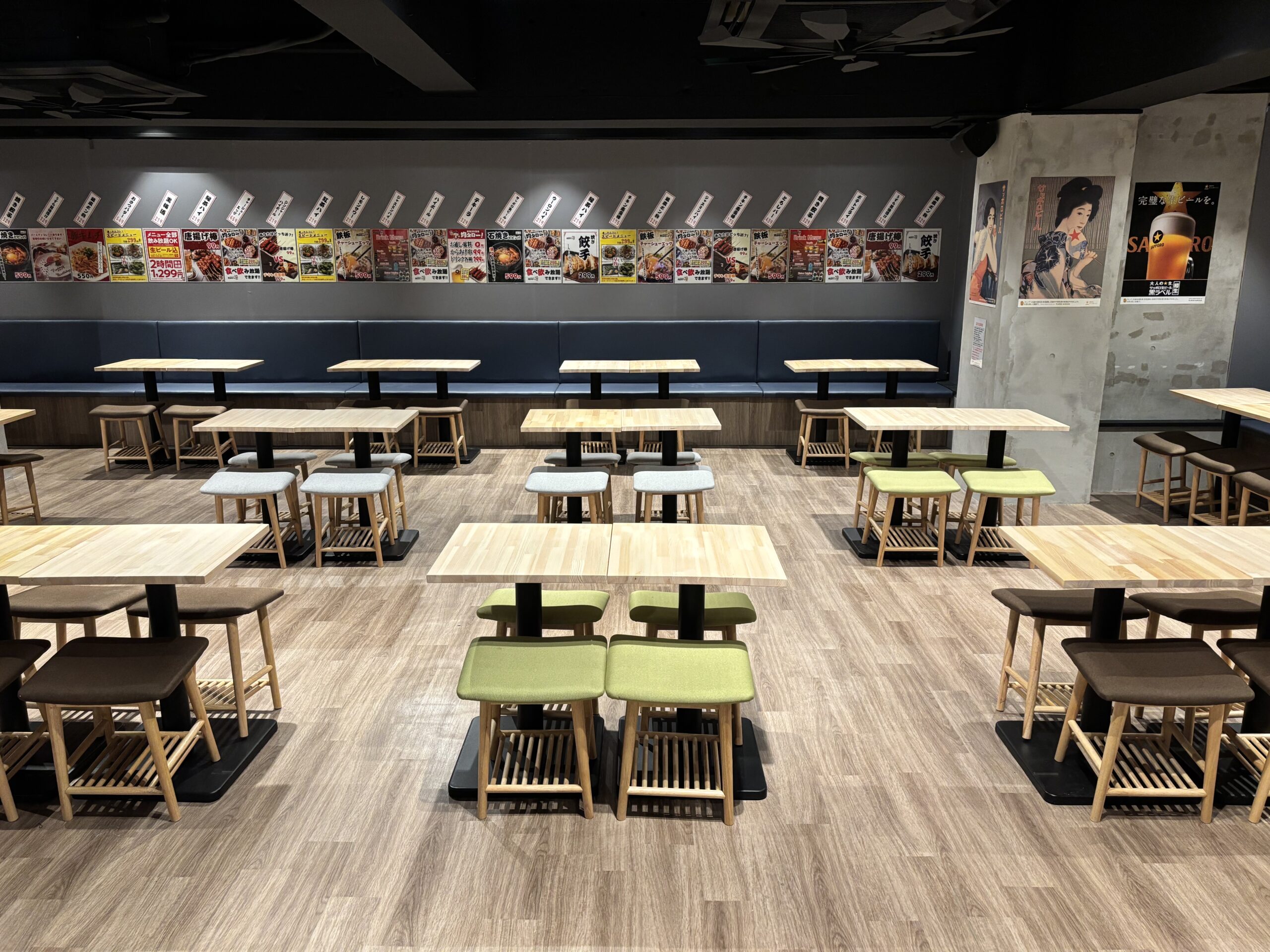 横浜店の店内風景