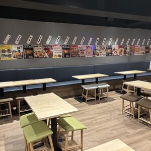 横浜店の店内風景
